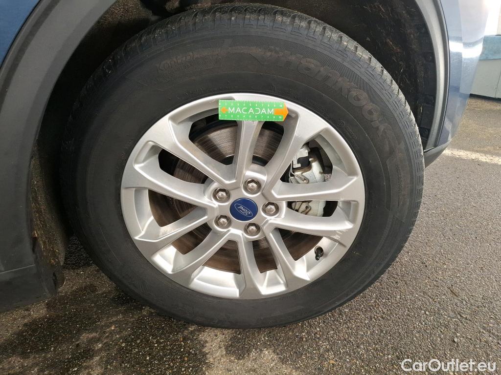  Ford  Kuga FORD  / 2019 / 5P / SUV 2.5 190 hybrid Flexifuel Pshift Titanium #3