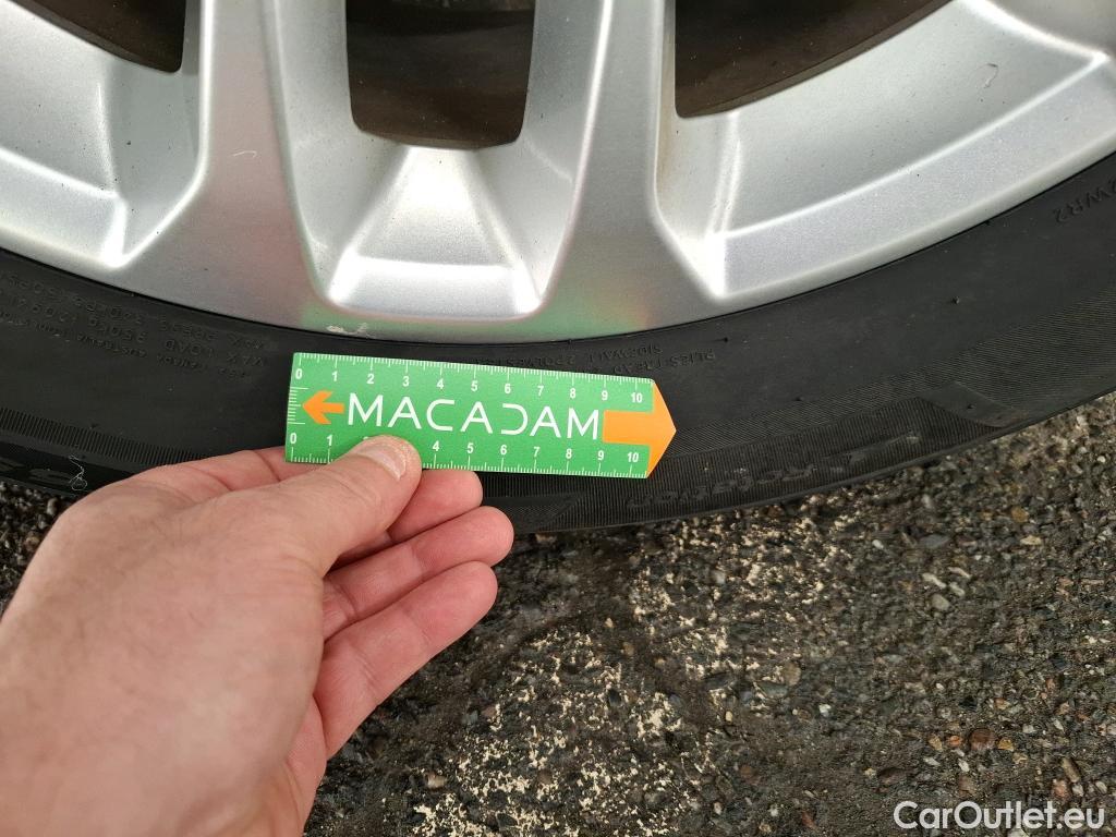  Ford  Kuga FORD  / 2019 / 5P / SUV 2.5 190 hybrid Flexifuel Pshift Titanium #9