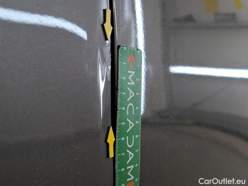  Toyota  Yaris TOYOTA  Hybride / 2017 / 5P / Berline 1.5 VVT-I HYBRID France #3