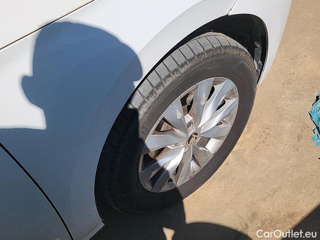  Skoda  KAMIQ SKODA  1.0 TSI 81kW (110CV) DSG Ambition #21