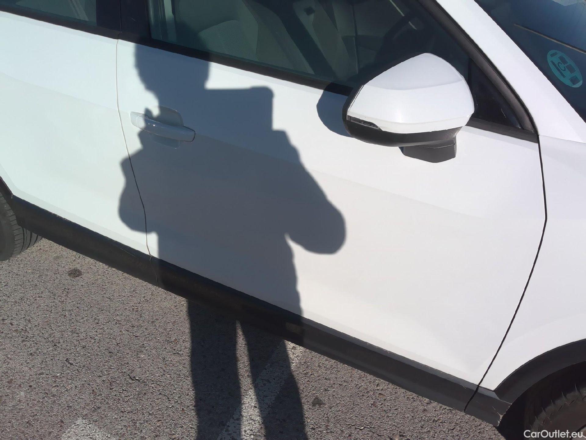  Audi  Q2 AUDI  / 2016 / 5P / todoterreno Design 30 TFSI 85kW (116CV) #26