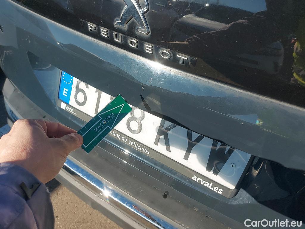  Peugeot  3008 PEUGEOT  / 2016 / 5P / todoterreno 1.2 PURETECH 96KW (130CV) ALLURE S&S #6