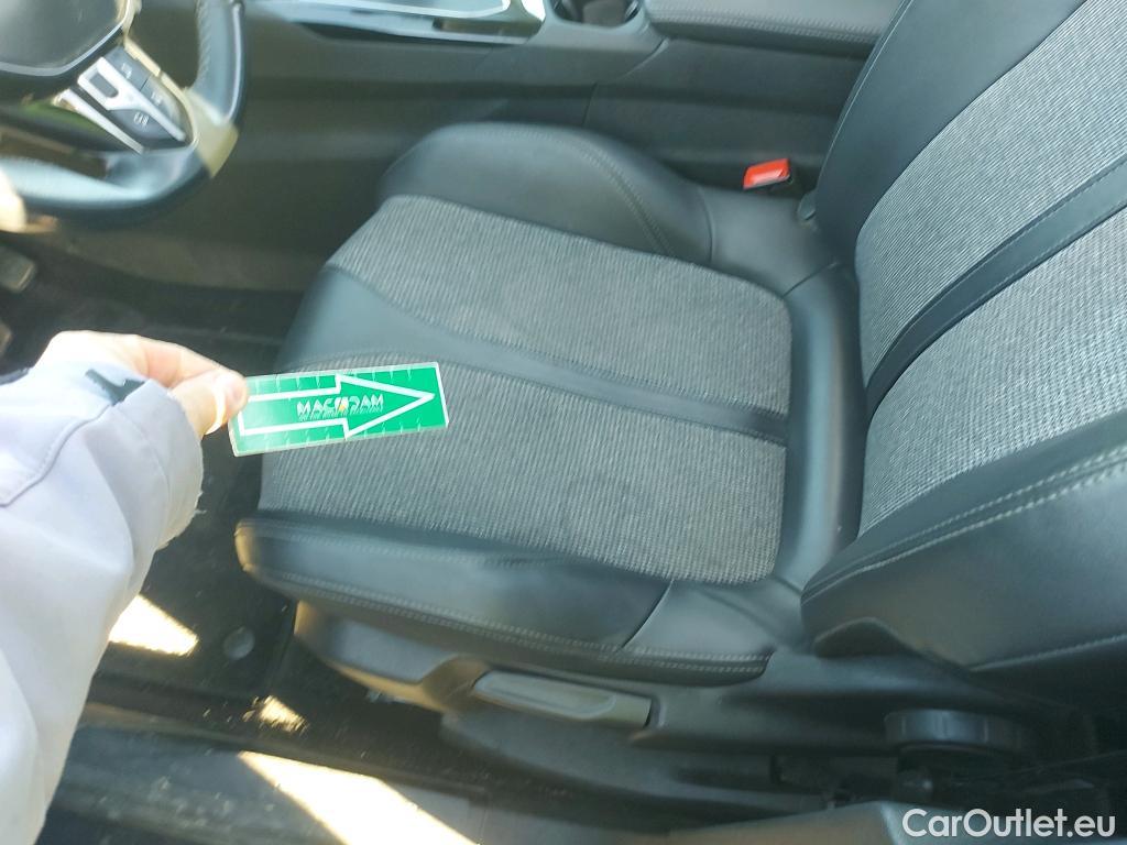  Peugeot  3008 PEUGEOT  / 2016 / 5P / todoterreno 1.2 PURETECH 96KW (130CV) ALLURE S&S #28