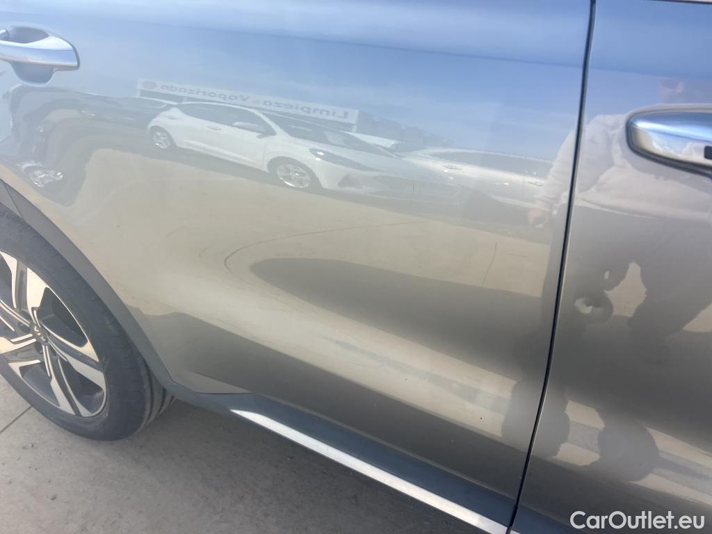  KIA  Sorento KIA  / 2020 / 5P / todoterreno 1.6 T-GDi HEV Drive 4x2 7pl #13