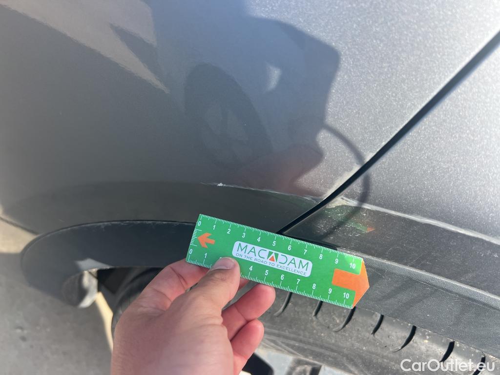  KIA  Sorento KIA  / 2020 / 5P / todoterreno 1.6 T-GDi HEV Drive 4x2 7pl #12