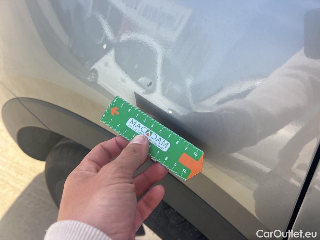  KIA  Sorento KIA  / 2020 / 5P / todoterreno 1.6 T-GDi HEV Drive 4x2 7pl #16