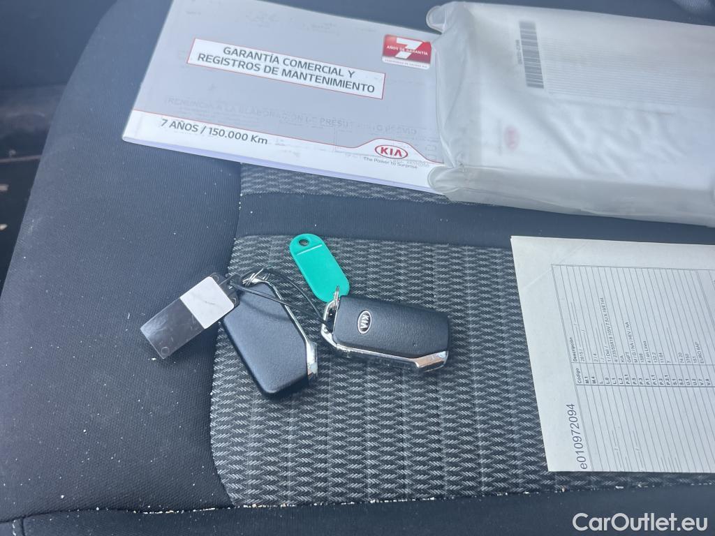  KIA  Sorento KIA  / 2020 / 5P / todoterreno 1.6 T-GDi HEV Drive 4x2 7pl #19