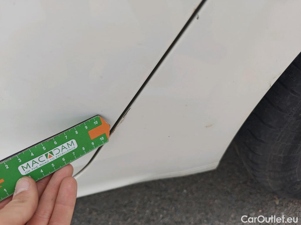  Peugeot  208 PEUGEOT  / 2015 / 5P / berlina con portón 5P ACTIVE BlueHDi 73kW (100CV) #49