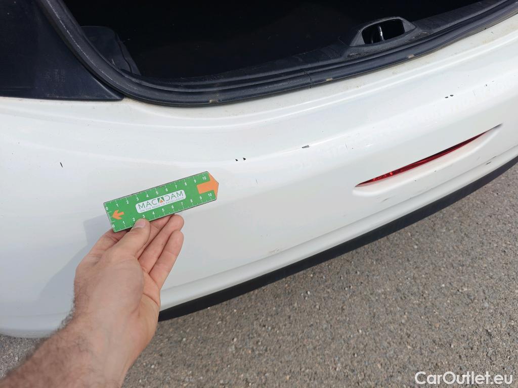  Peugeot  208 PEUGEOT  / 2015 / 5P / berlina con portón 5P ACTIVE BlueHDi 73kW (100CV) #29