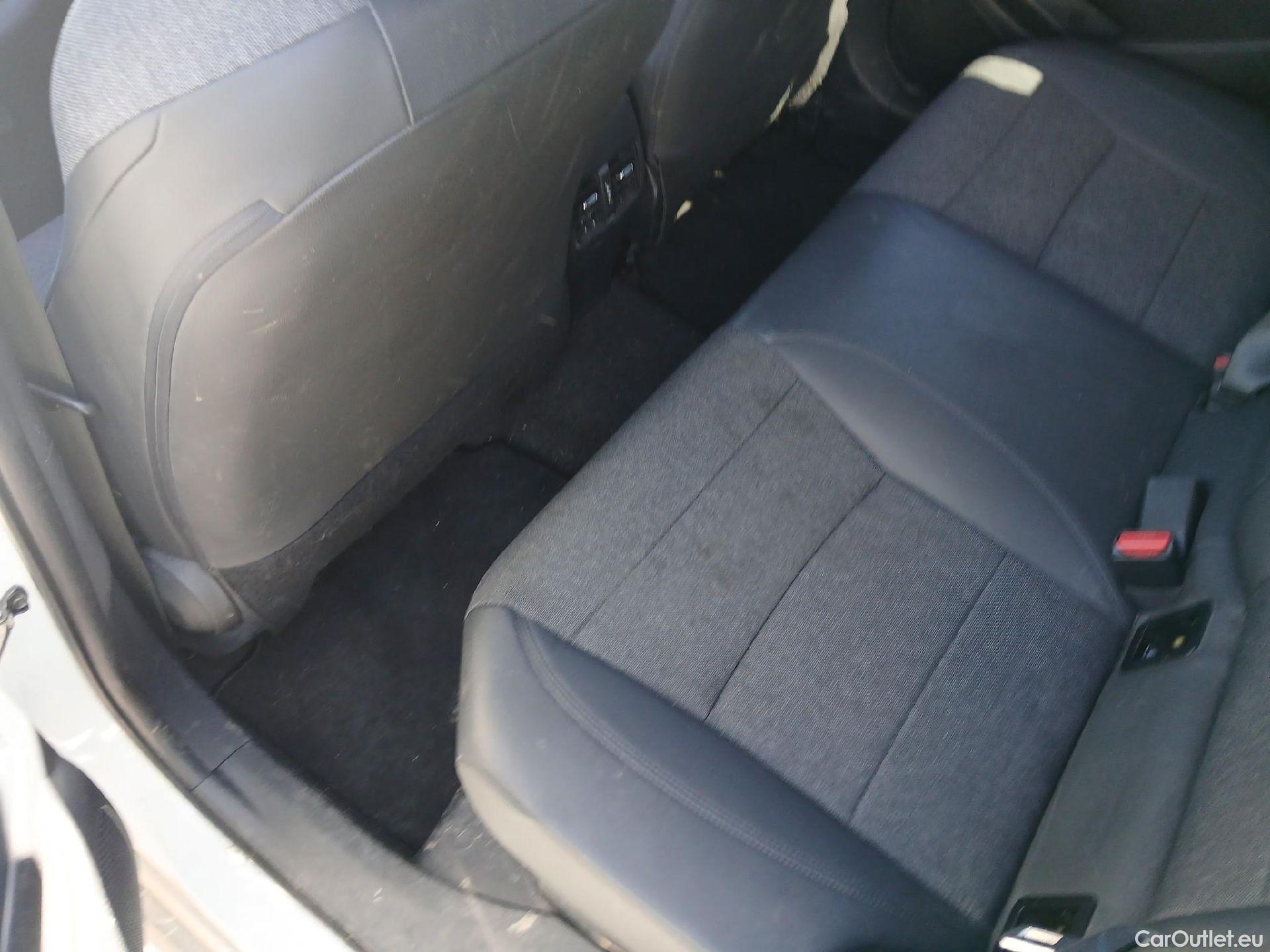  Toyota  Corolla TOYOTA  / 2019 / 5P / familiar 2.0 180H FEEL! E-CVT TOURING SPORT #2