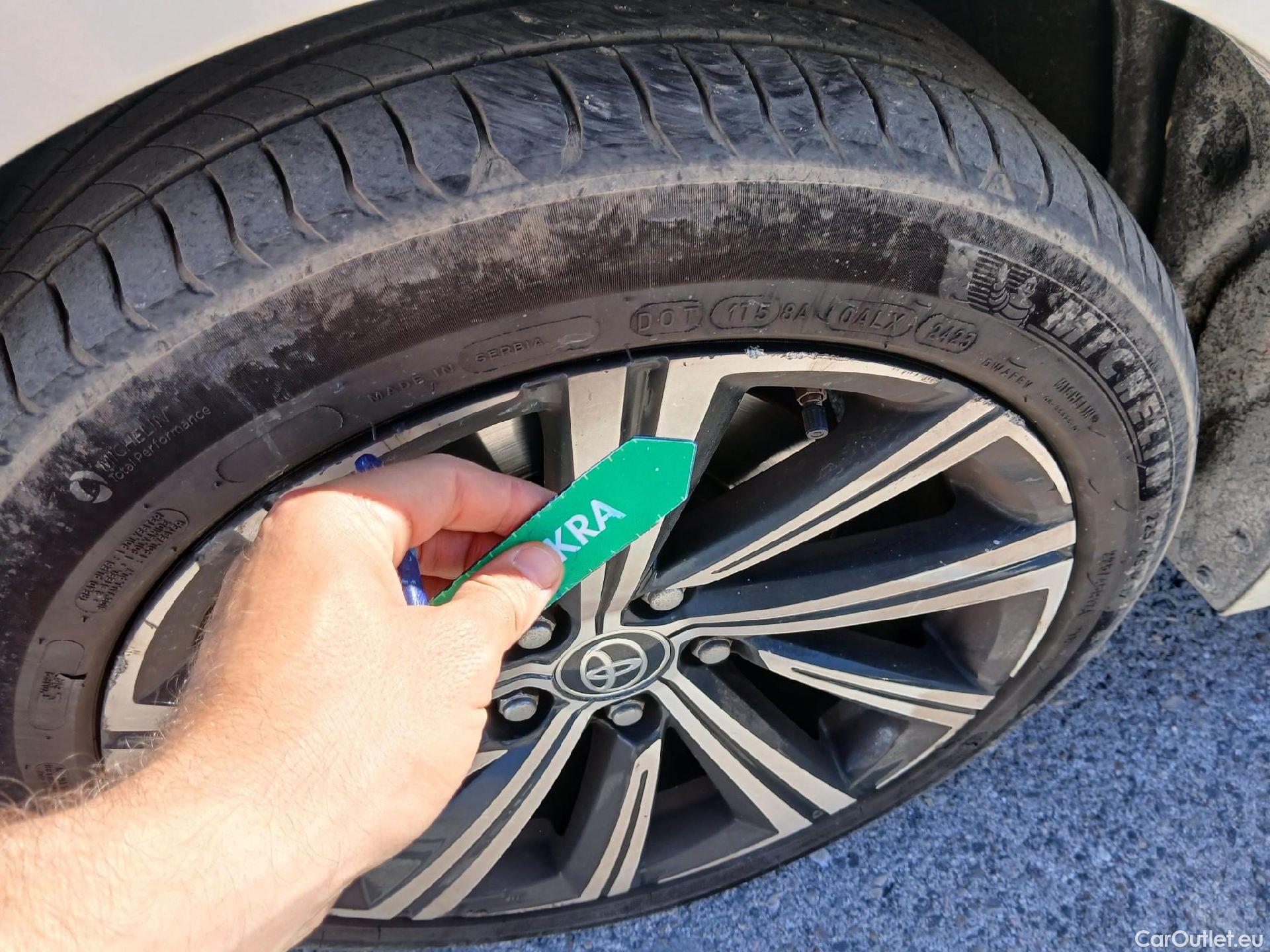  Toyota  Corolla TOYOTA  / 2019 / 5P / familiar 2.0 180H FEEL! E-CVT TOURING SPORT #12