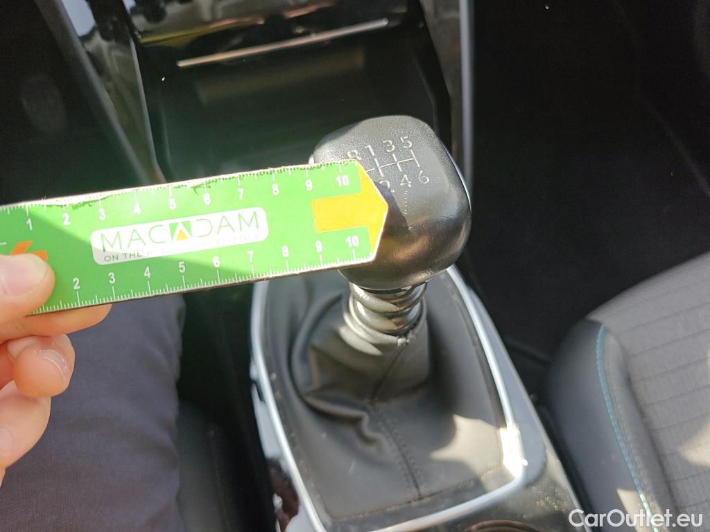  Peugeot  2008 PEUGEOT  / 2019 / 5P / todoterreno Allure BlueHDI 81kW (110CV) #28