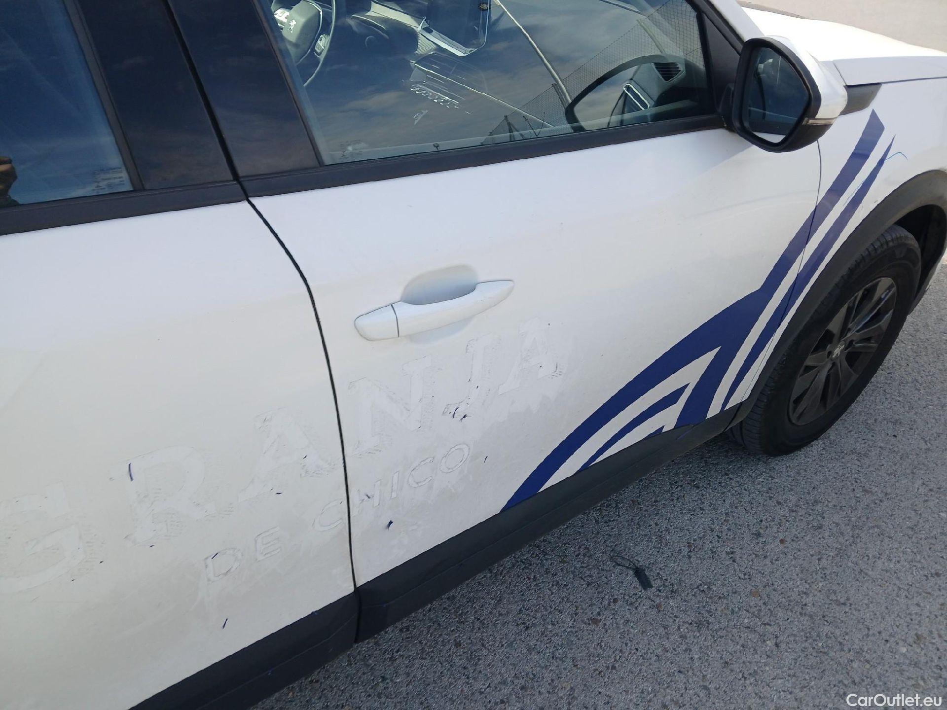  Peugeot  2008 PEUGEOT  / 2019 / 5P / todoterreno Active Pack BlueHDI 81kW (110CV) #16