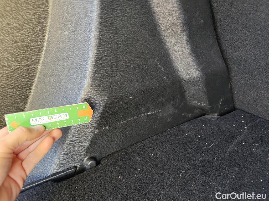  Peugeot  2008 PEUGEOT  / 2019 / 5P / todoterreno Allure BlueHDI 81kW (110CV) #26