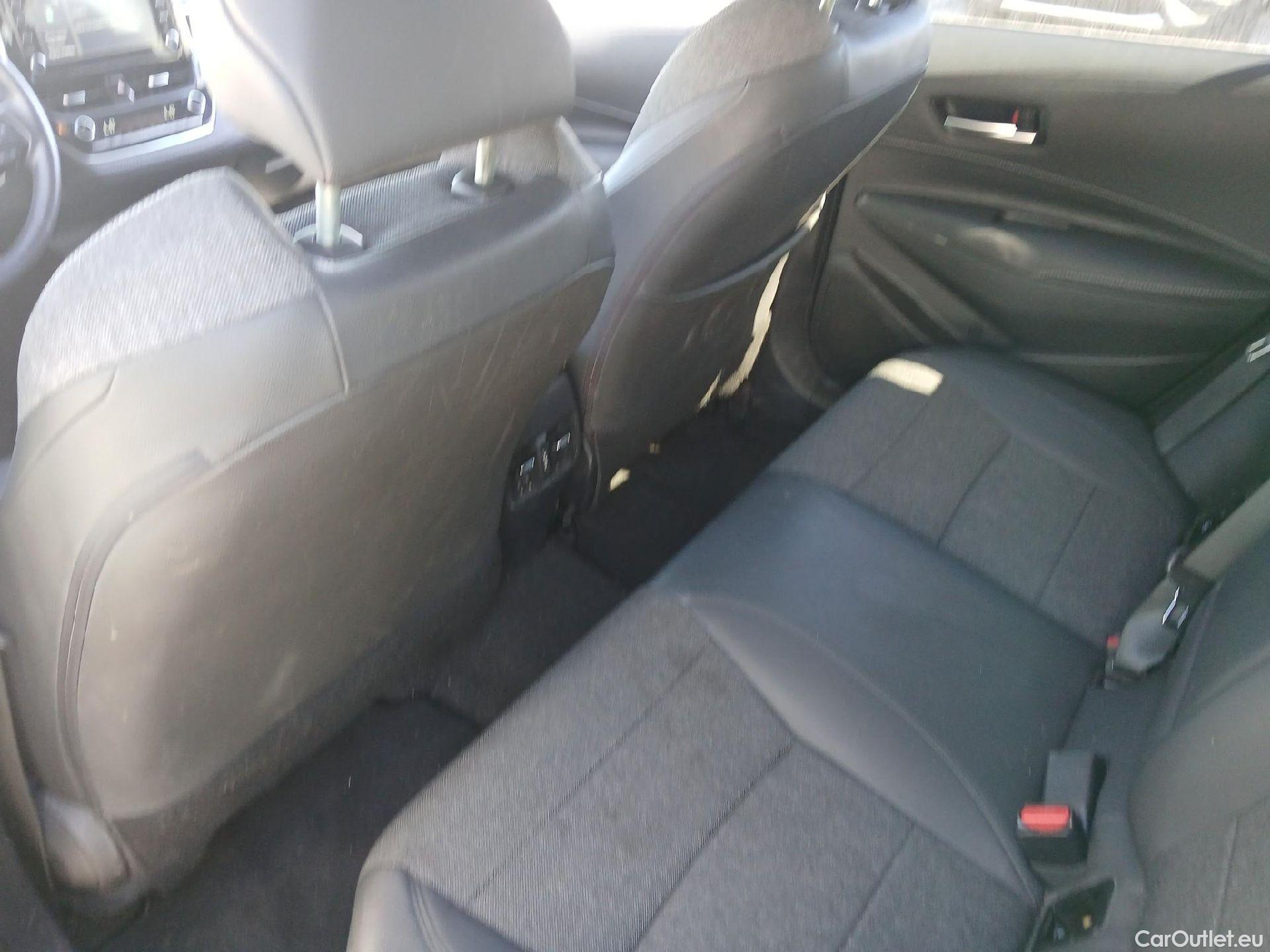  Toyota  Corolla TOYOTA  / 2019 / 5P / familiar 2.0 180H FEEL! E-CVT TOURING SPORT #3