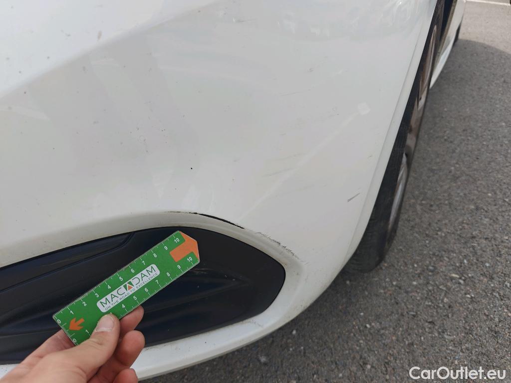  Peugeot  208 PEUGEOT  / 2015 / 5P / berlina con portón 5P ACTIVE BlueHDi 73kW (100CV) #33