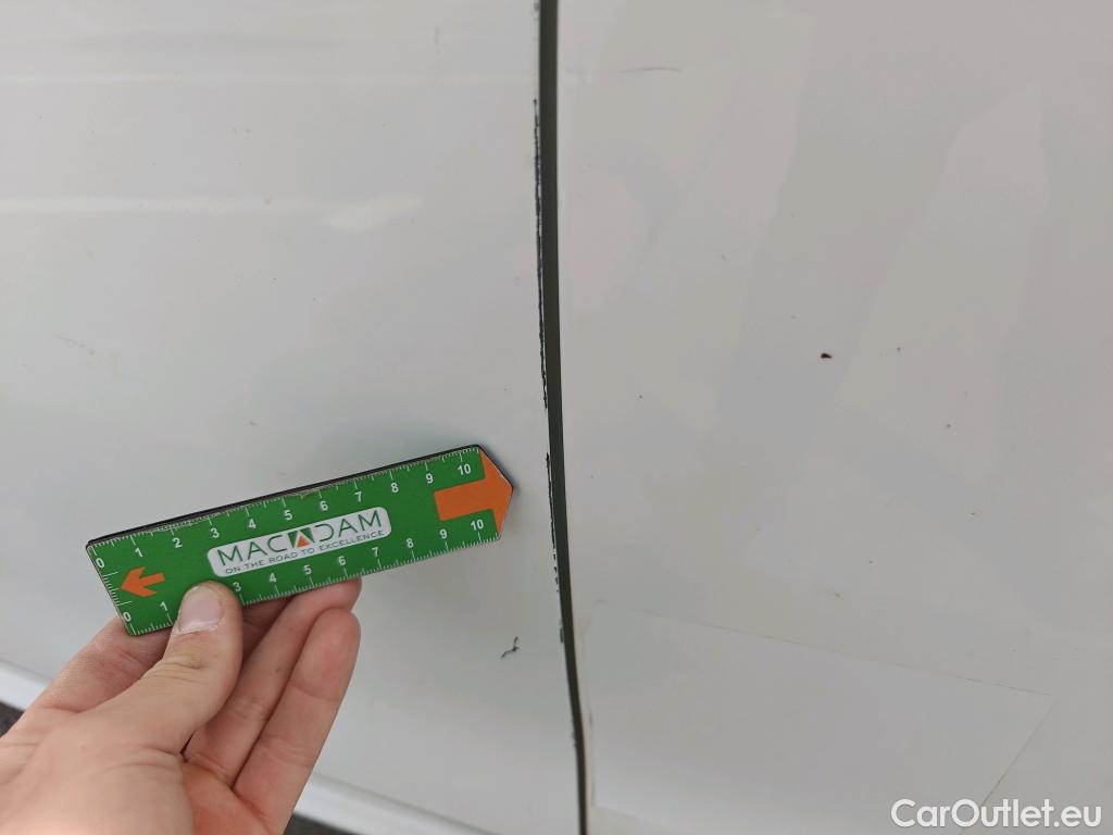  Peugeot  208 PEUGEOT  / 2015 / 5P / berlina con portón 5P ACTIVE BlueHDi 73kW (100CV) #16