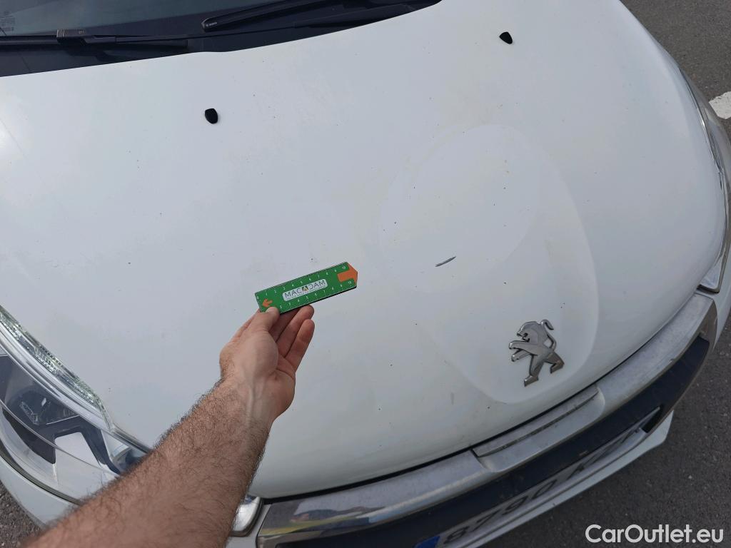  Peugeot  208 PEUGEOT  / 2015 / 5P / berlina con portón 5P ACTIVE BlueHDi 73kW (100CV) #3