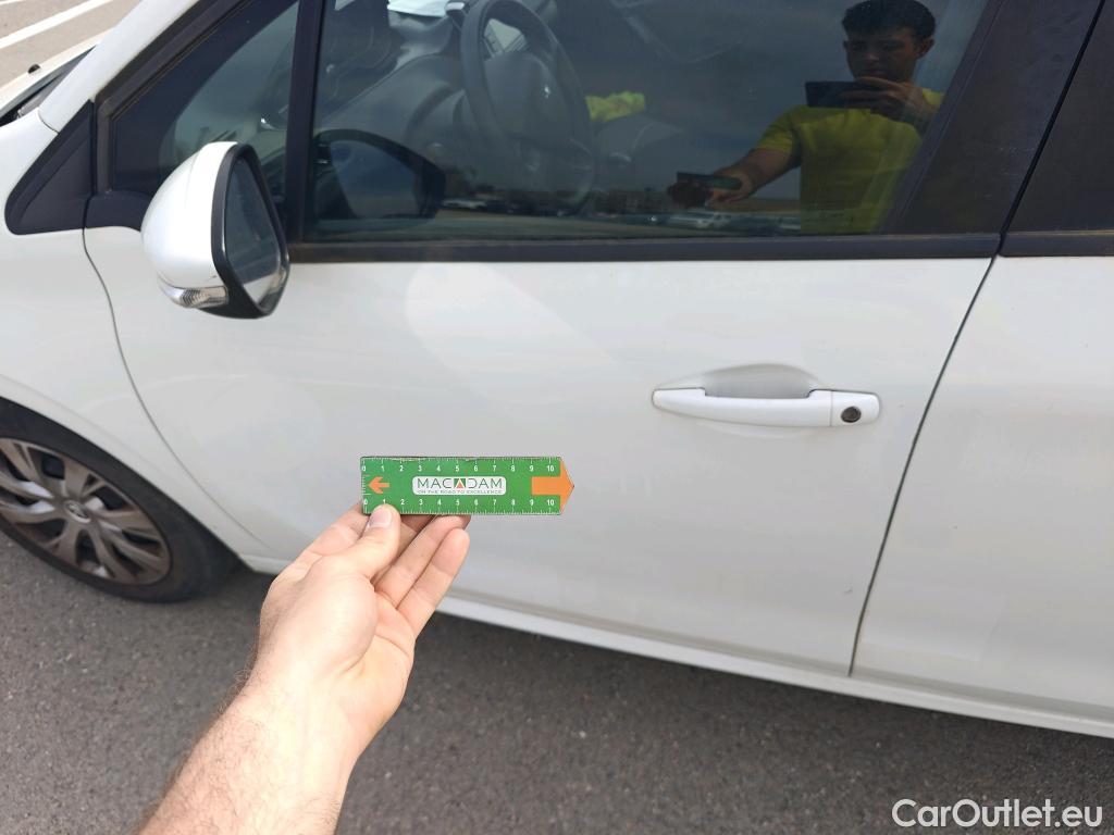  Peugeot  208 PEUGEOT  / 2015 / 5P / berlina con portón 5P ACTIVE BlueHDi 73kW (100CV) #14