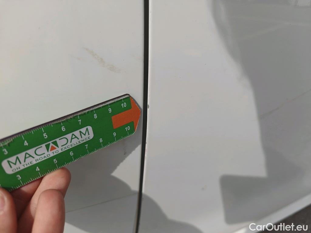  Peugeot  208 PEUGEOT  / 2015 / 5P / berlina con portón 5P ACTIVE BlueHDi 73kW (100CV) #18