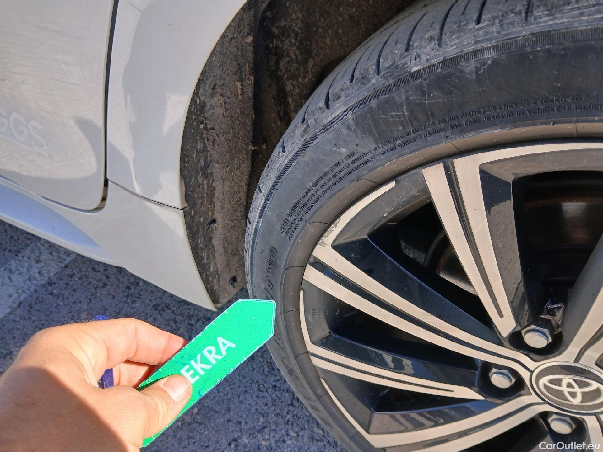  Toyota  Corolla TOYOTA  / 2019 / 5P / familiar 2.0 180H FEEL! E-CVT TOURING SPORT #22