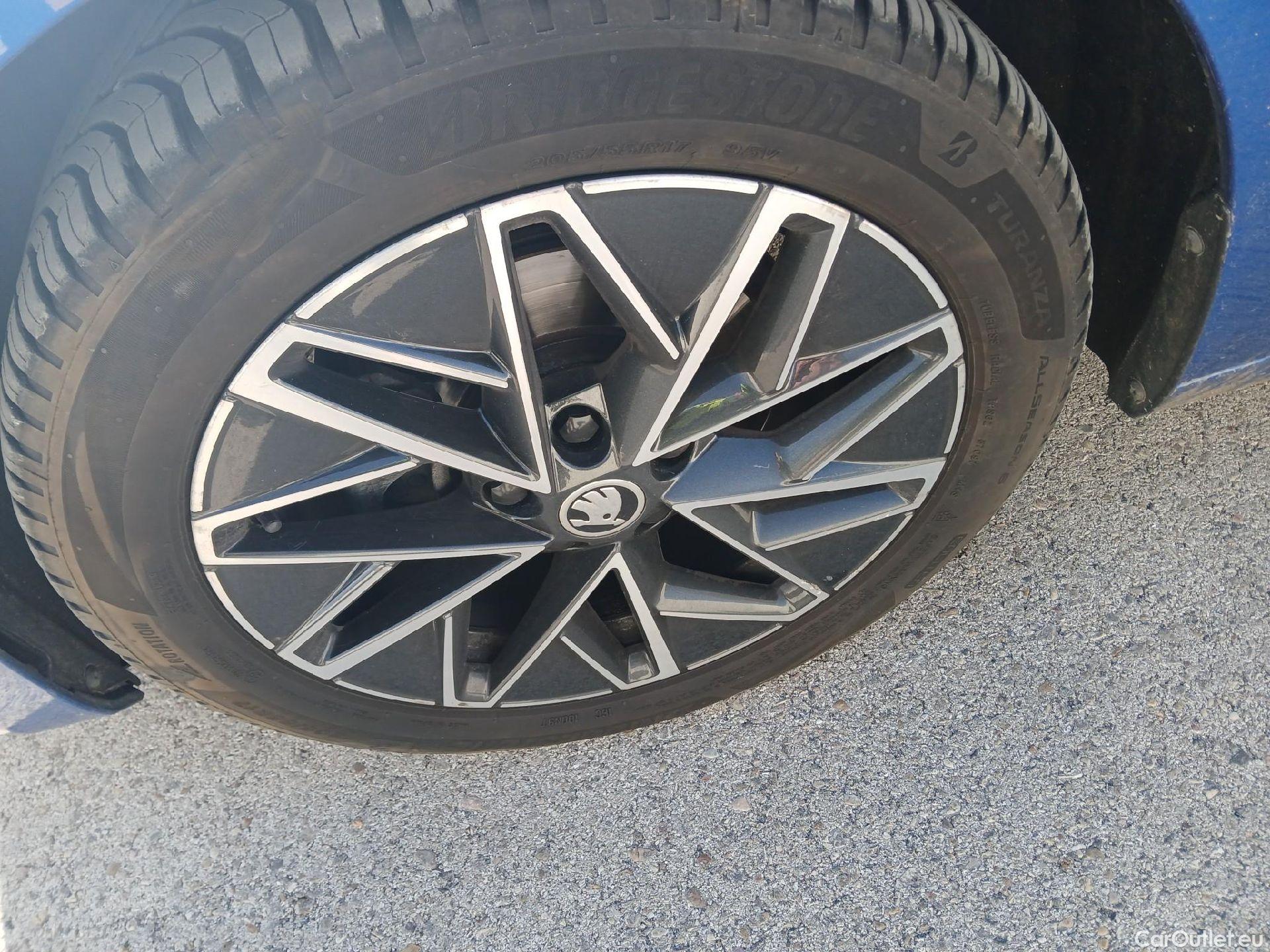  Skoda  Octavia SKODA  / 2020 / 5P / berlina con portón 1.5 TSI 96kW (130CV) DSG G-TEC Ambition #9