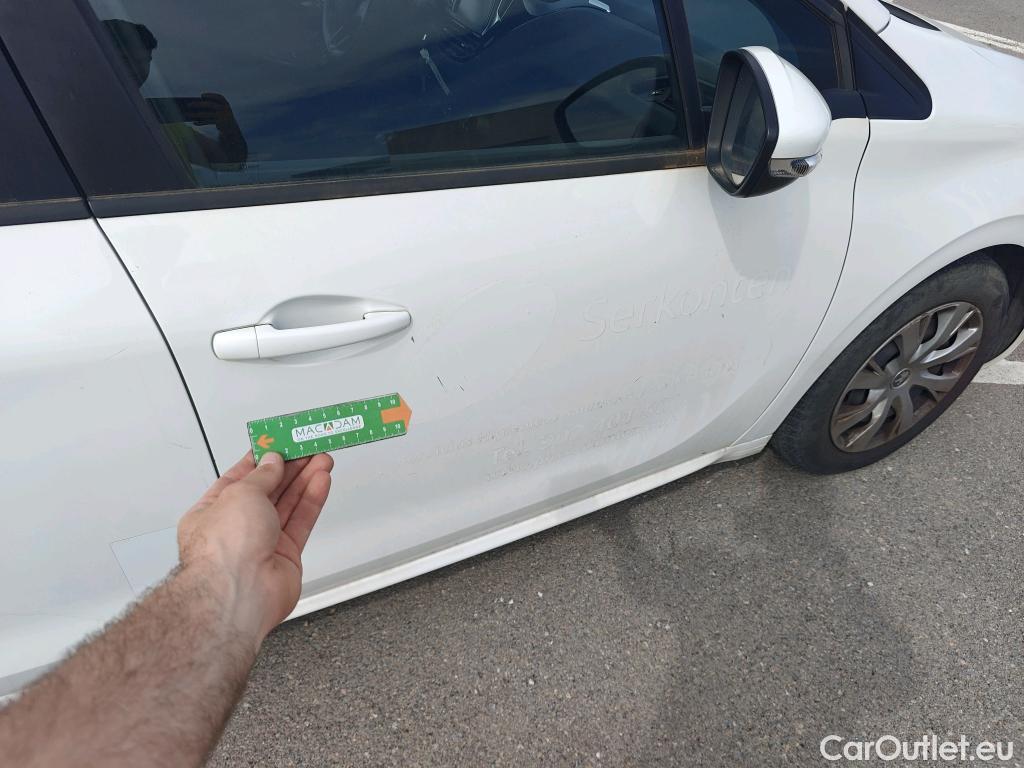  Peugeot  208 PEUGEOT  / 2015 / 5P / berlina con portón 5P ACTIVE BlueHDi 73kW (100CV) #2