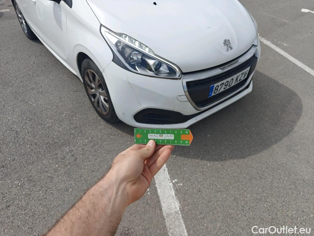  Peugeot  208 PEUGEOT  / 2015 / 5P / berlina con portón 5P ACTIVE BlueHDi 73kW (100CV) #31