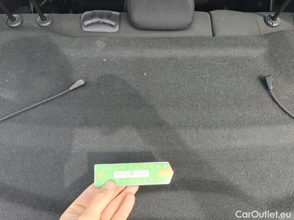  Peugeot  208 PEUGEOT  / 2015 / 5P / berlina con portón 5P ACTIVE BlueHDi 73kW (100CV) #9