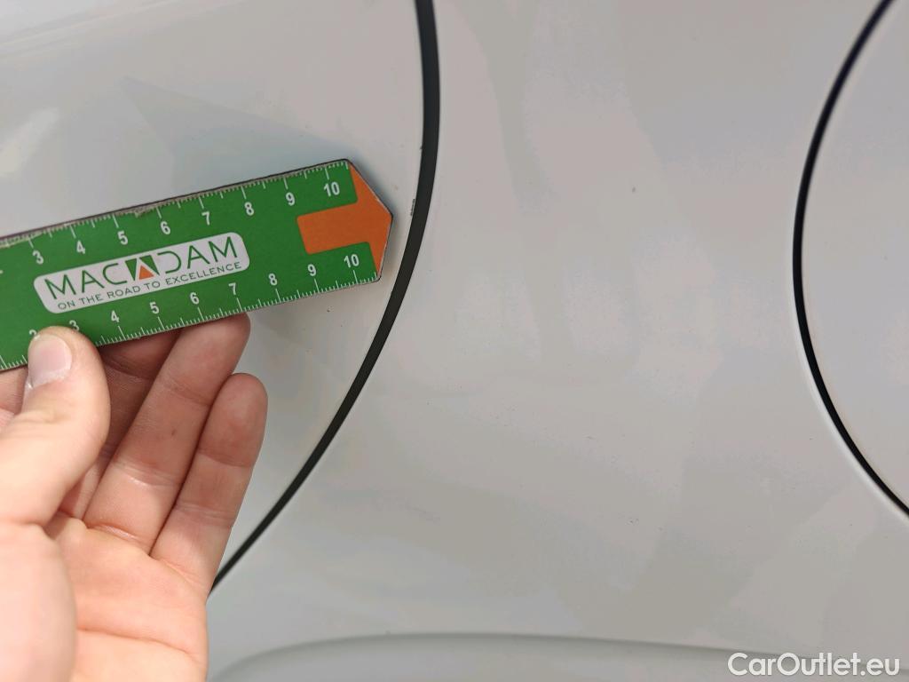  Peugeot  208 PEUGEOT  / 2015 / 5P / berlina con portón 5P ACTIVE BlueHDi 73kW (100CV) #47