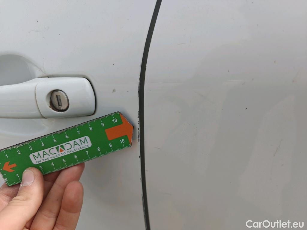  Peugeot  208 PEUGEOT  / 2015 / 5P / berlina con portón 5P ACTIVE BlueHDi 73kW (100CV) #15