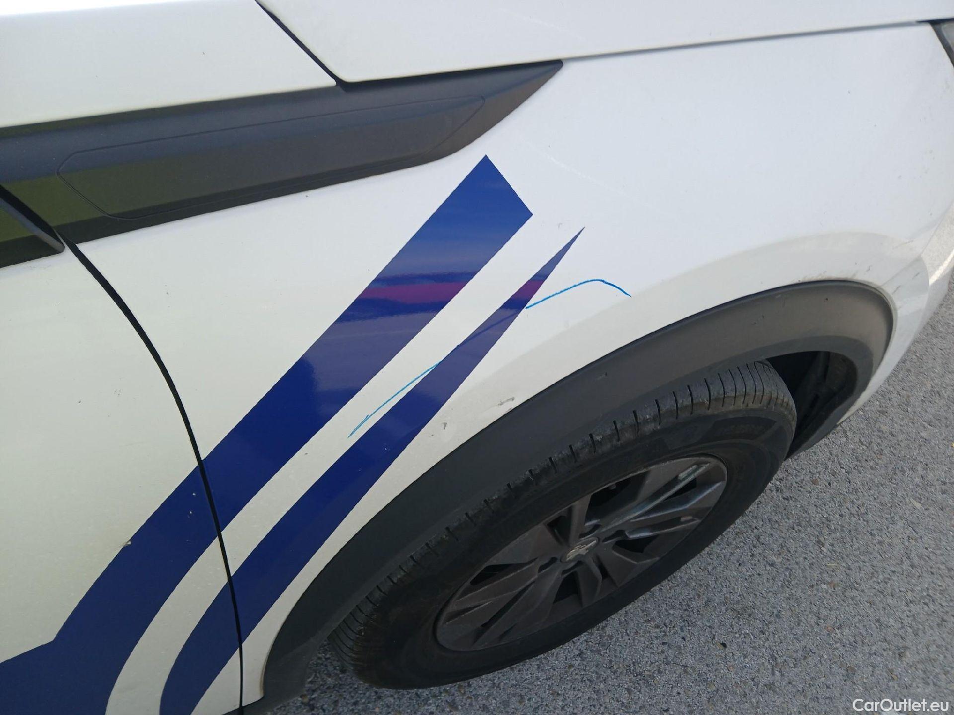  Peugeot  2008 PEUGEOT  / 2019 / 5P / todoterreno Active Pack BlueHDI 81kW (110CV) #18