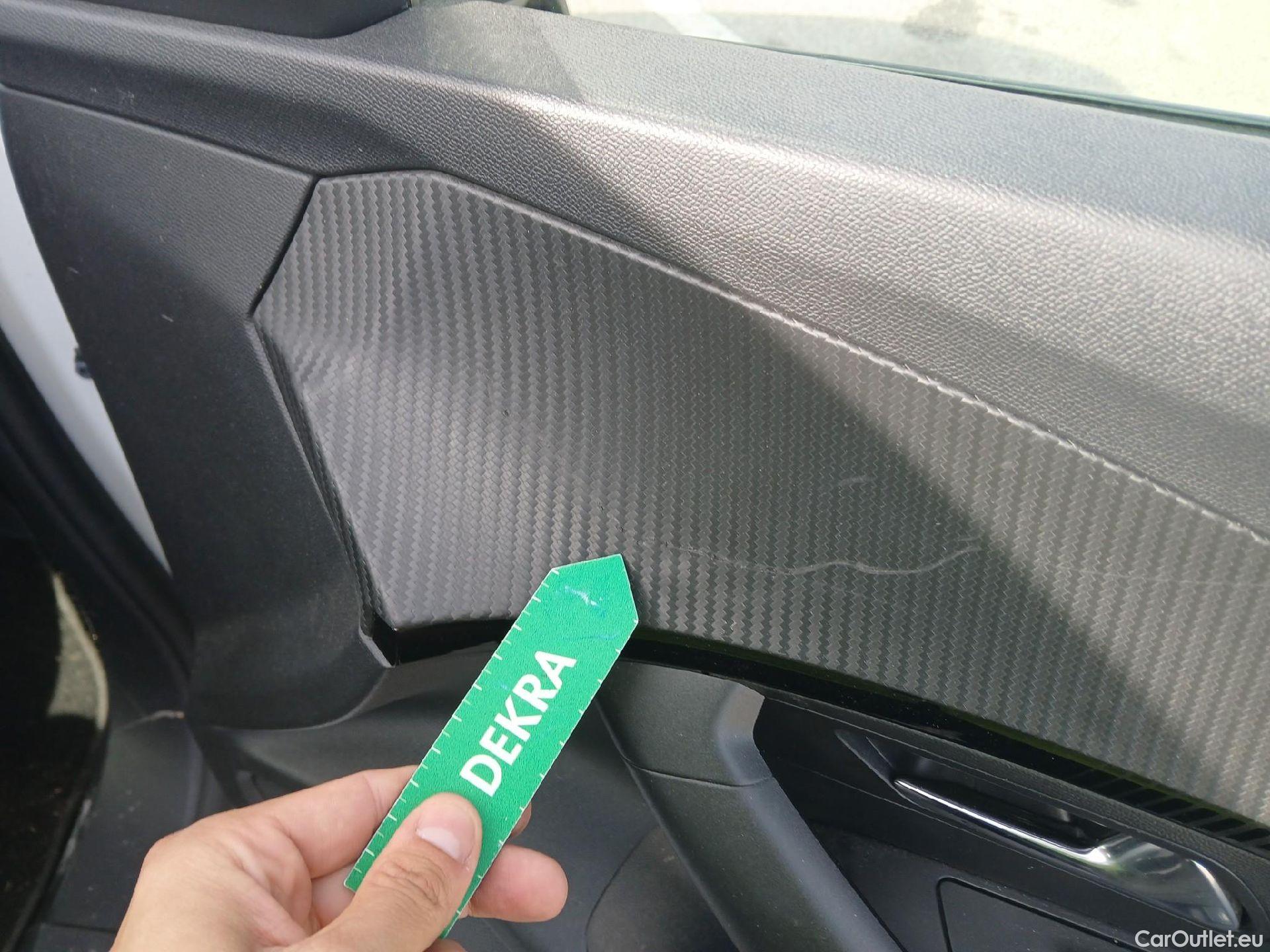  Peugeot  2008 PEUGEOT  / 2019 / 5P / todoterreno Active Pack BlueHDI 81kW (110CV) #24