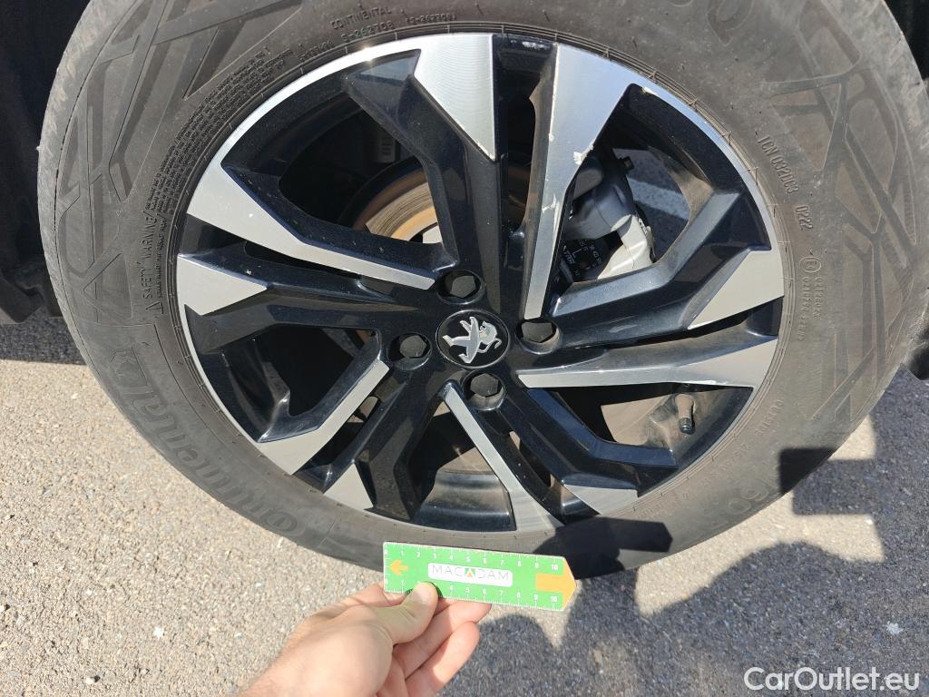  Peugeot  2008 PEUGEOT  / 2019 / 5P / todoterreno Allure BlueHDI 81kW (110CV) #3