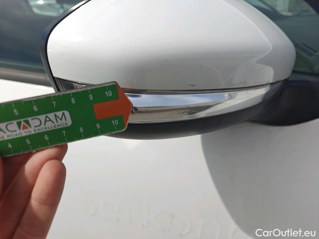  Peugeot  208 PEUGEOT  / 2015 / 5P / berlina con portón 5P ACTIVE BlueHDi 73kW (100CV) #53