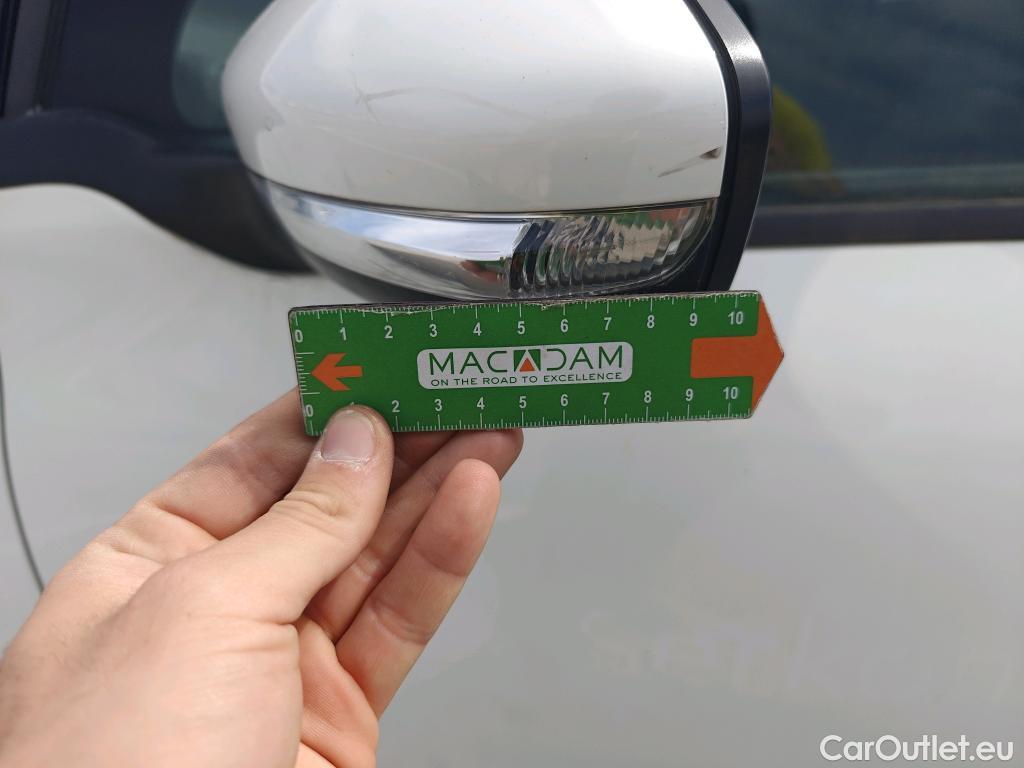  Peugeot  208 PEUGEOT  / 2015 / 5P / berlina con portón 5P ACTIVE BlueHDi 73kW (100CV) #44