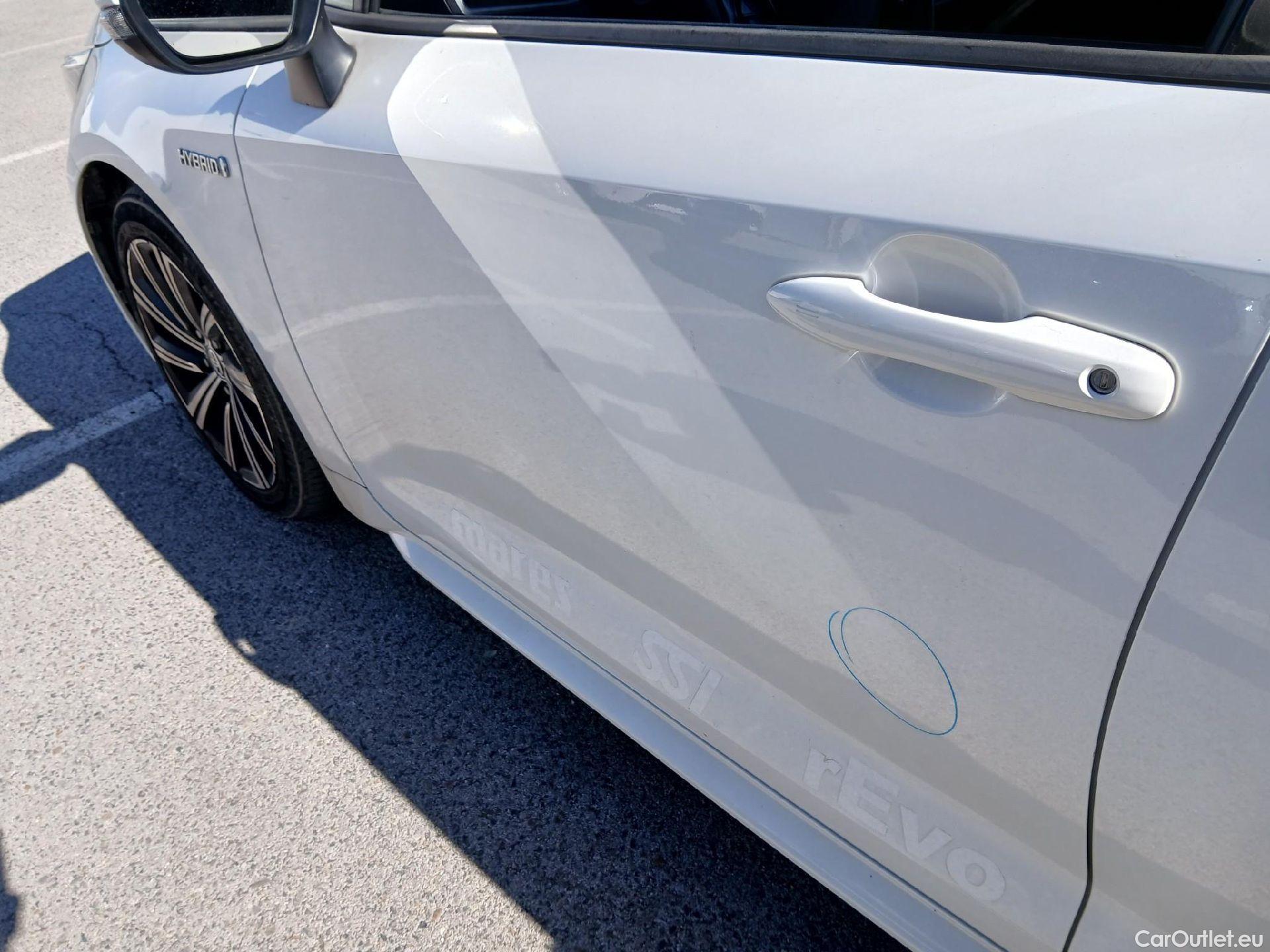  Toyota  Corolla TOYOTA  / 2019 / 5P / familiar 2.0 180H FEEL! E-CVT TOURING SPORT #19