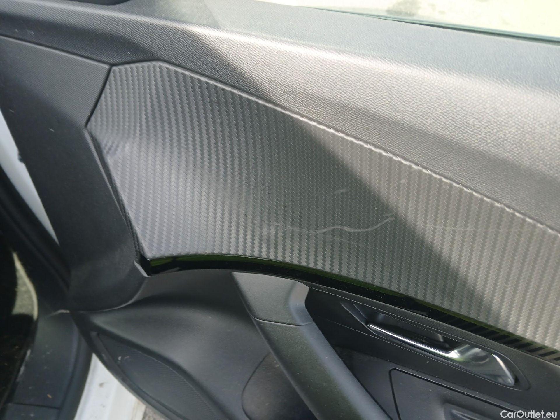  Peugeot  2008 PEUGEOT  / 2019 / 5P / todoterreno Active Pack BlueHDI 81kW (110CV) #25