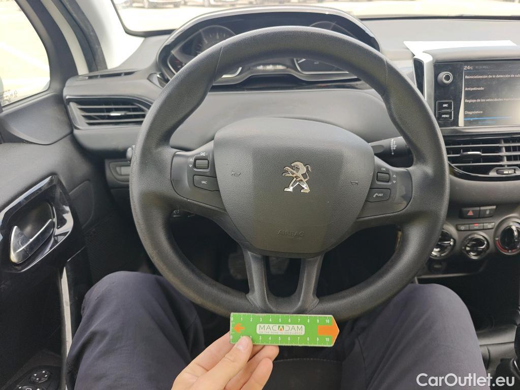  Peugeot  208 PEUGEOT  / 2015 / 5P / berlina con portón 5P ACTIVE BlueHDi 73kW (100CV) #24