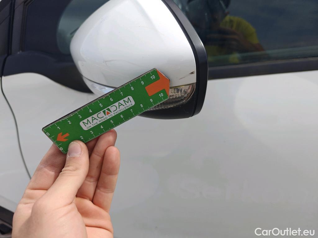  Peugeot  208 PEUGEOT  / 2015 / 5P / berlina con portón 5P ACTIVE BlueHDi 73kW (100CV) #43