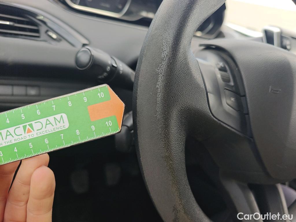  Peugeot  208 PEUGEOT  / 2015 / 5P / berlina con portón 5P ACTIVE BlueHDi 73kW (100CV) #25