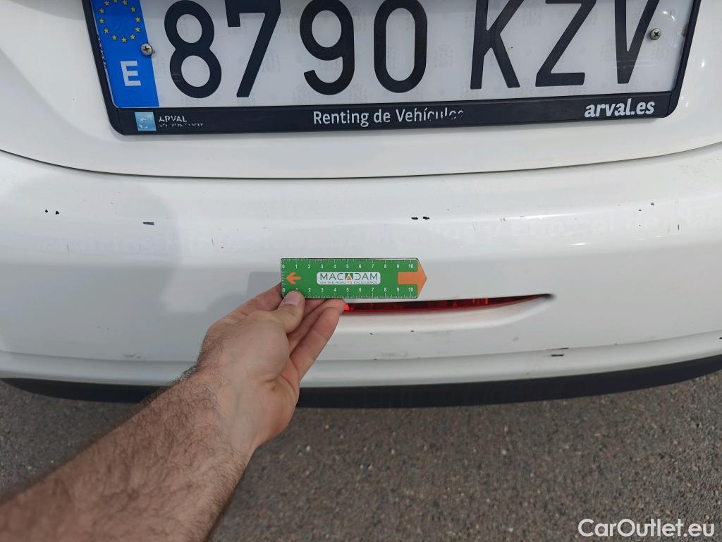  Peugeot  208 PEUGEOT  / 2015 / 5P / berlina con portón 5P ACTIVE BlueHDi 73kW (100CV) #1