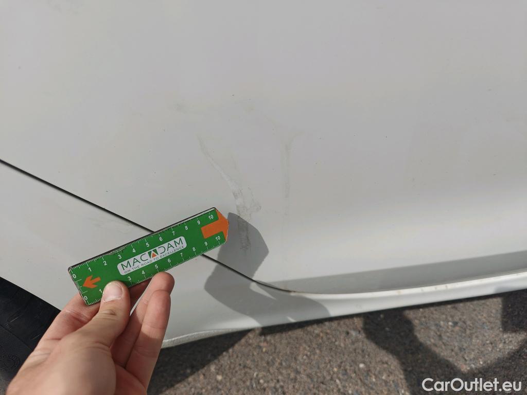  Peugeot  208 PEUGEOT  / 2015 / 5P / berlina con portón 5P ACTIVE BlueHDi 73kW (100CV) #35