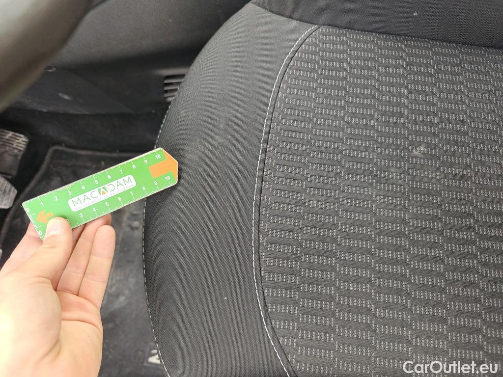  Peugeot  208 PEUGEOT  / 2015 / 5P / berlina con portón 5P ACTIVE BlueHDi 73kW (100CV) #13