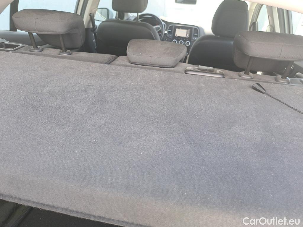  Renault  Megane RENAULT Mégane / 2020 / 5P / berlina con portón Intens Blue dCi 85 kW (115CV) #26