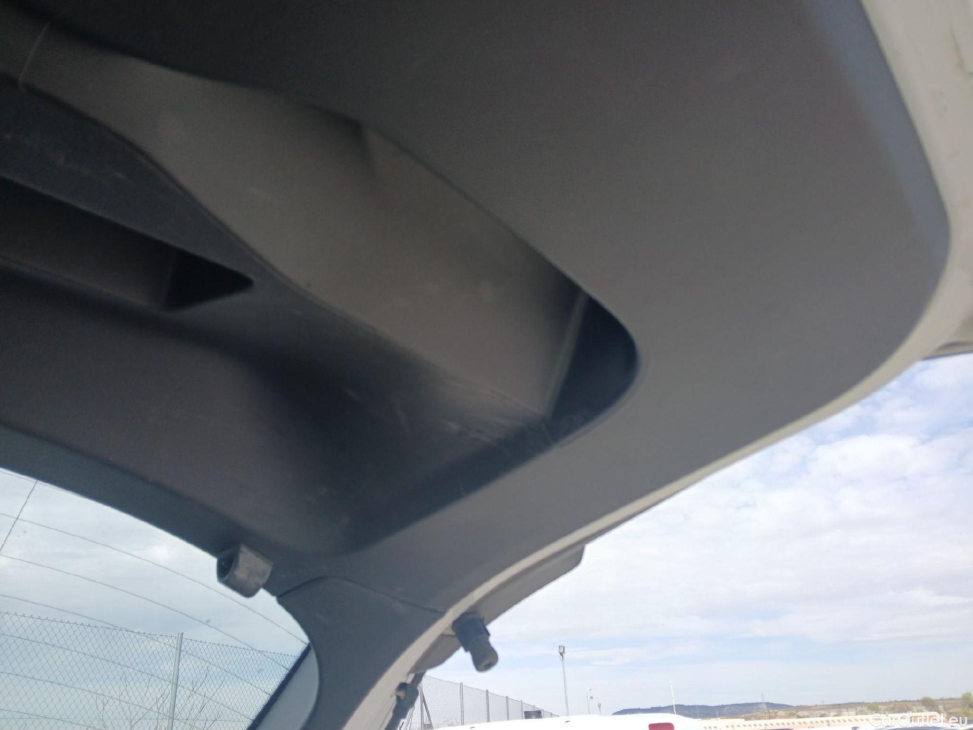  Peugeot  2008 PEUGEOT  / 2019 / 5P / todoterreno Active Pack BlueHDI 81kW (110CV) #22