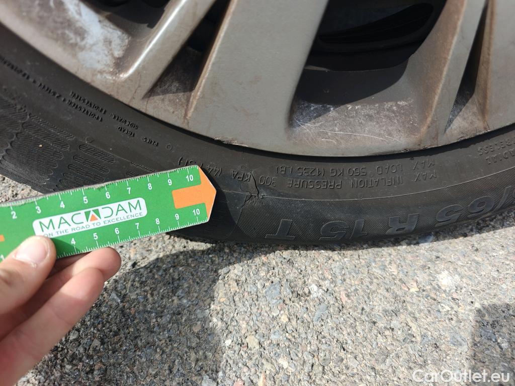  Peugeot  208 PEUGEOT  / 2015 / 5P / berlina con portón 5P ACTIVE BlueHDi 73kW (100CV) #22