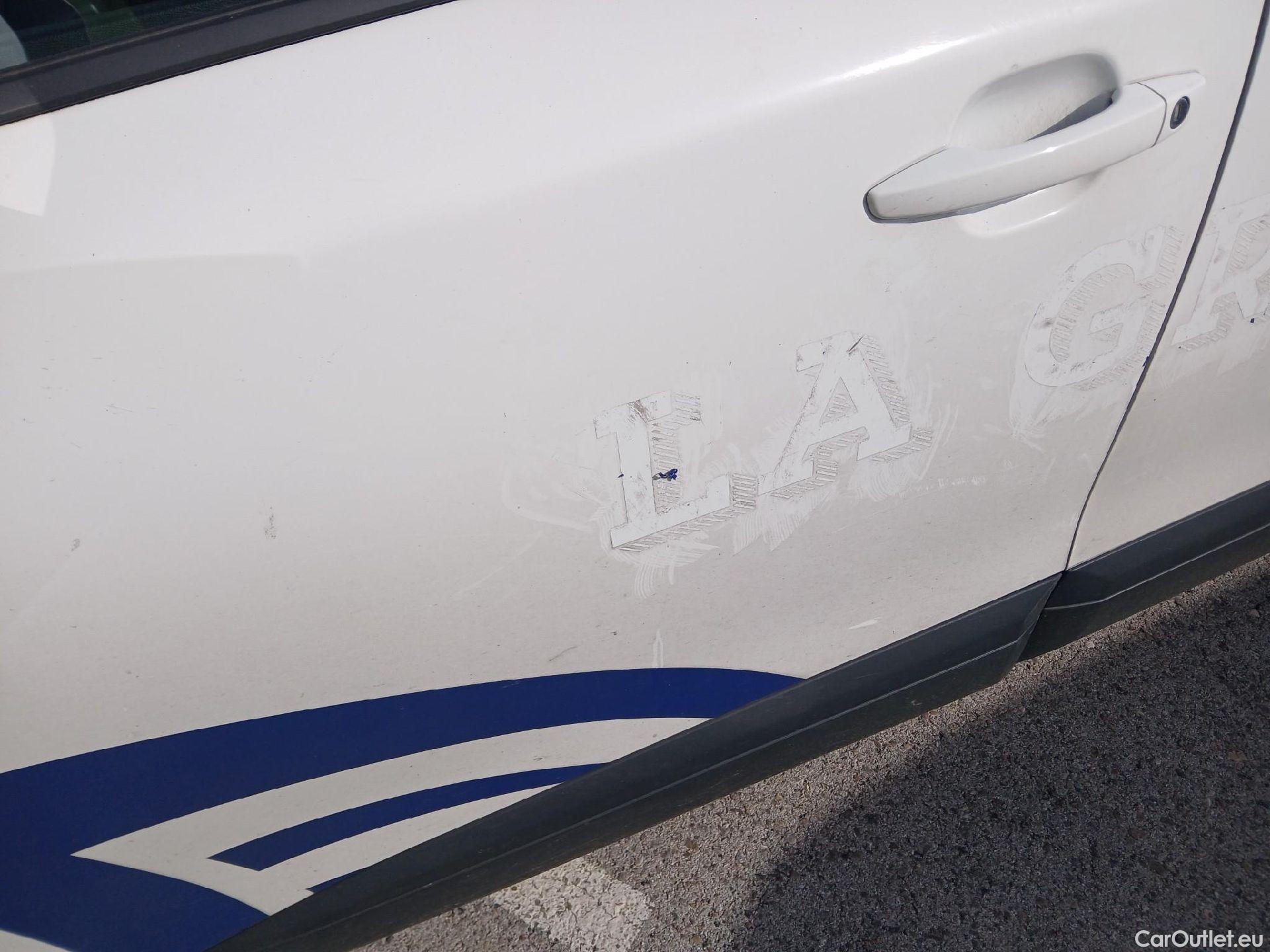  Peugeot  2008 PEUGEOT  / 2019 / 5P / todoterreno Active Pack BlueHDI 81kW (110CV) #5