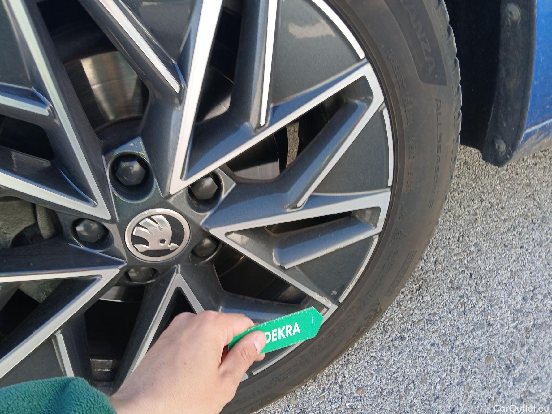  Skoda  Octavia SKODA  / 2020 / 5P / berlina con portón 1.5 TSI 96kW (130CV) DSG G-TEC Ambition #10