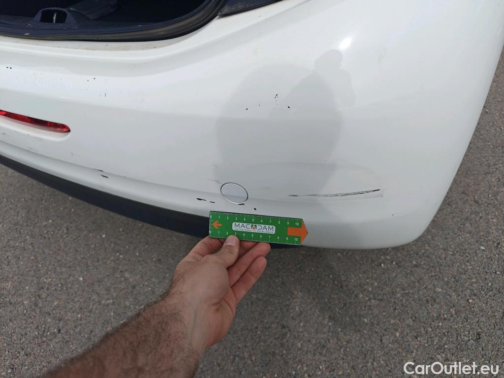  Peugeot  208 PEUGEOT  / 2015 / 5P / berlina con portón 5P ACTIVE BlueHDi 73kW (100CV) #27